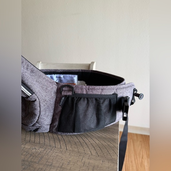 Tushbaby Hip Carrier - Picture 2 of 7